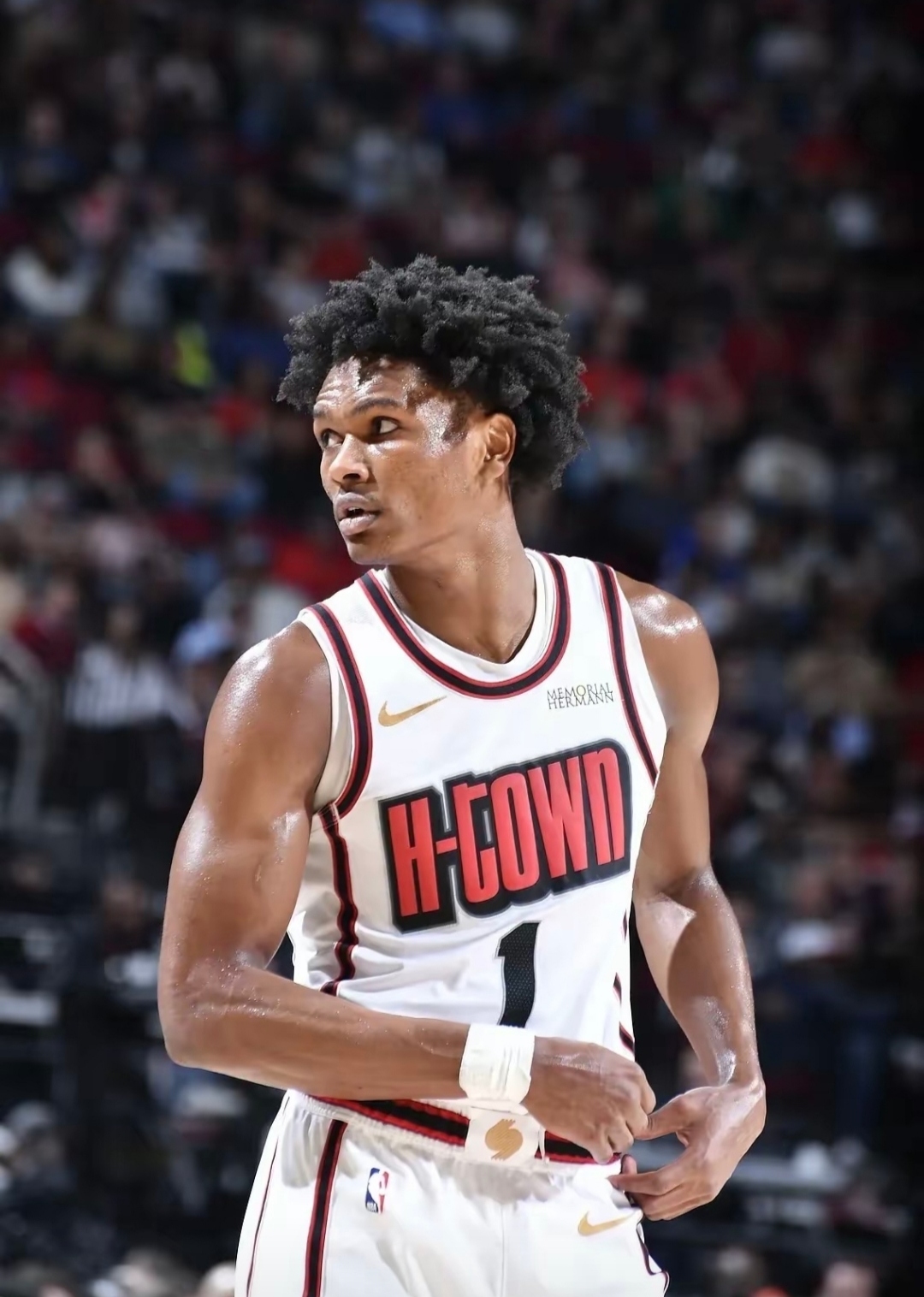 赛前休斯敦火箭调整名单以备中超，伤情更新环节打磨，话题不断，球探报告显示潜力的简单介绍